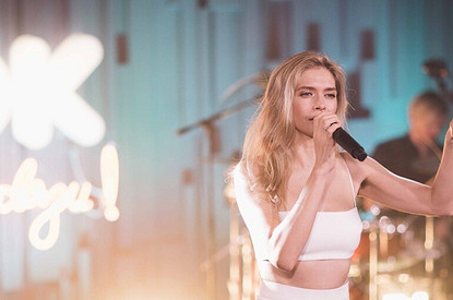 «Это несуществующий образ»: Вера Брежнева рассказала о новом проекте и самом нелепом слухе, который слышала о себе (видео)