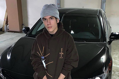 Яна Рудковская подарила среднему сыну черный Porsche