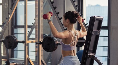 Фитнес-тренировки дома для девушек — упражнения на всё тело