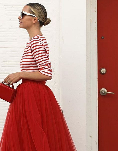 На свидание, в офис и на вечеринку: с чем носить красную сумку (59 примеров на фото)