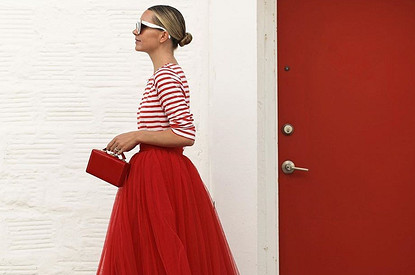 На свидание, в офис и на вечеринку: с чем носить красную сумку (59 примеров на фото)