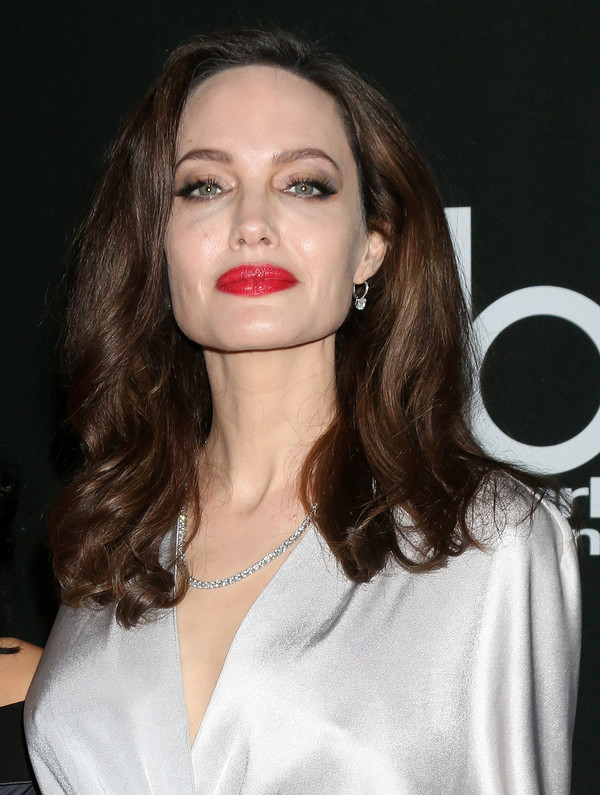 Анджелине Джоли — 45: нелегкая судьба главной голливудской красотки
