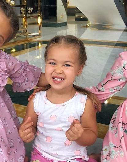 «Это не я балда»: Оксана Самойлова поиграла с дочерьми в «Кто из вас самый» (очень милое видео)