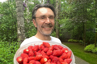 Сергей Шнуров стал генеральным продюсером международного канала RTVI (видео)