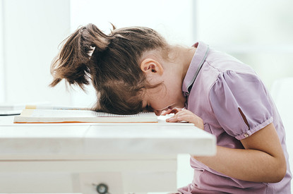 Пока не дошло до психиатра: 6 «безобидных» жестов ребенка, на которые нужно обратить внимание каждой маме