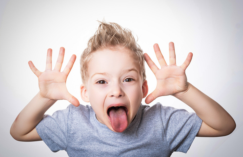 Пока не дошло до психиатра: 6 «безобидных» жестов ребенка, на которые нужно обратить внимание каждой маме