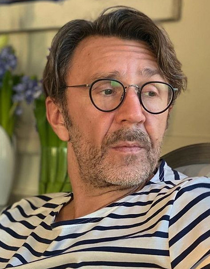 «Собираю профсоюз»: Сергей Шнуров оправдался перед Валерией за помощь от государства