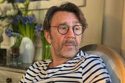 «Собираю профсоюз»: Сергей Шнуров оправдался перед Валерией за помощь от государства