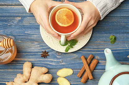 Для укрепления иммунитета и не только: польза чая с имбирем и лимоном (объясняет диетолог)