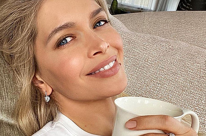 Вера Брежнева опубликовала откровенное фото в купальнике