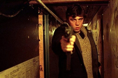 Первый канал вместо титров к фильму «Брат-2» показал кадры протестов в США (под песню «Гудбай, Америка»)