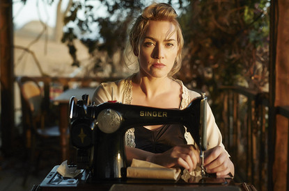 Как вставить нитку в иголку: 10 самых разных способов