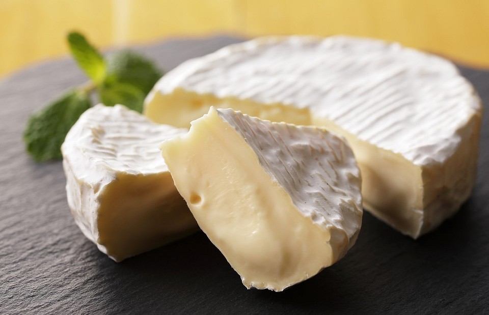 Как есть сыр камамбер: 6 оригинальных способов