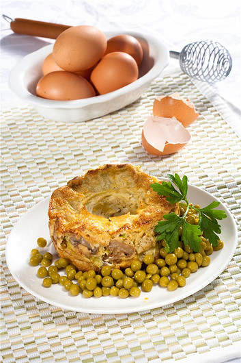 Омлет с луком-пореем и грибами