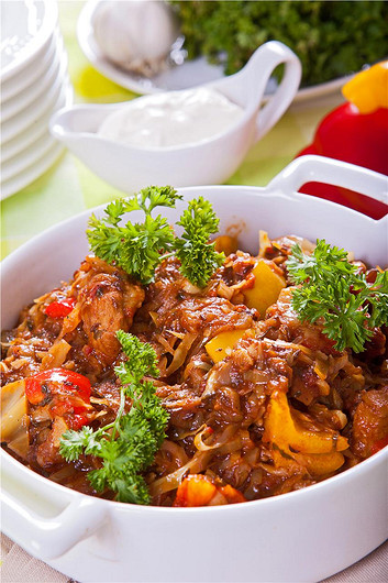 Гуляш с квашеной капустой