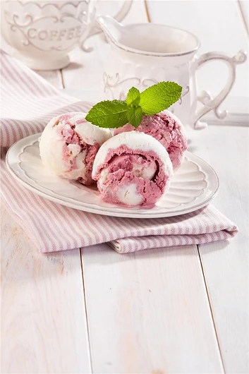 Мороженое со сливочно-вишневым вкусом
