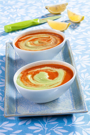 Холодный суп гаспачо с авокадо