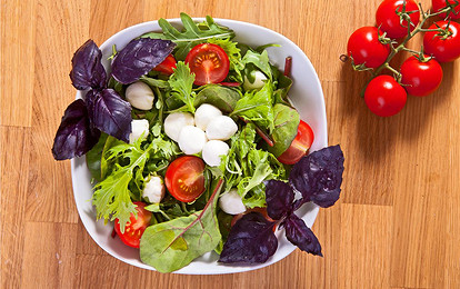 Салат с моцареллой