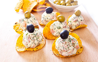 Сырный салат на чипсах