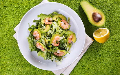  Салат с рукколой, креветками и авокадо 