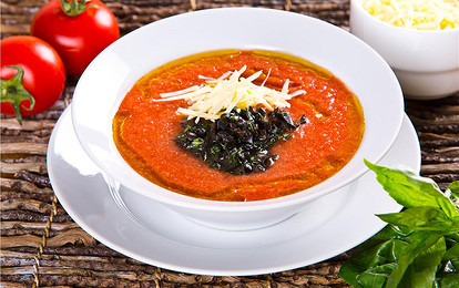 Томатный суп с маслинами