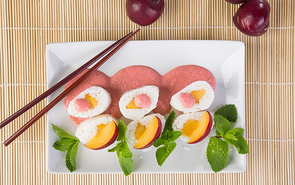 Роллы со сливами