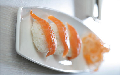 Суши с лососем