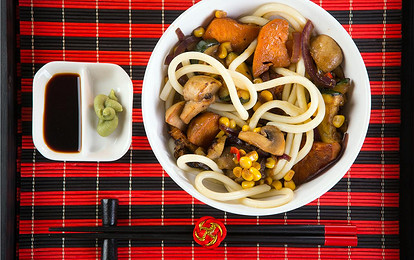 Маринованные овощи с лапшой рамэн 