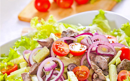 Теплый салат с куриной печенкой