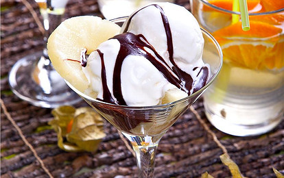 Мороженое с ананасами