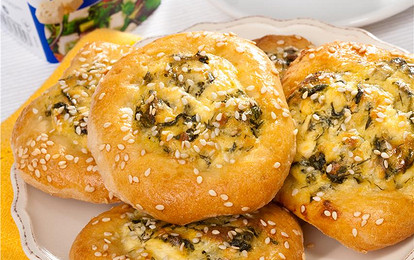 Пикантные ватрушки с зеленью