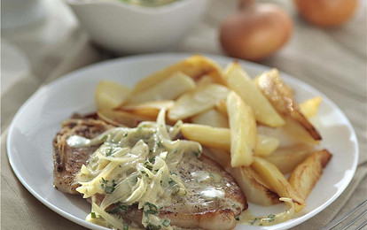 Мясо под луковым соусом