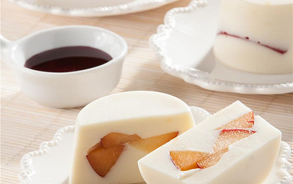 Ванильный десерт со сливами