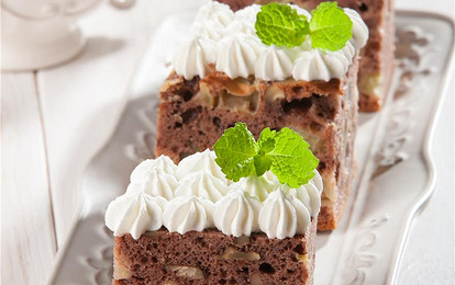 Шоколадный пирог с яблоками