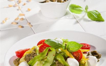 Салат из цукини с песто