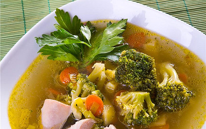 Куриный суп с брокколи и кольраби