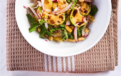   Теплый салат из кабачков с мятой