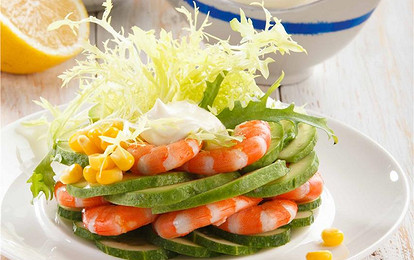 Легкий салат из креветок