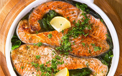 Красная рыыба с зеленью