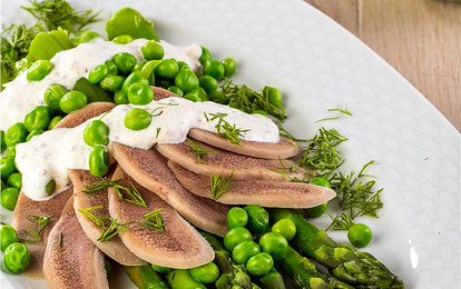 Салат со спаржей