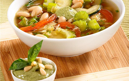 Суп с соусом песто и сельдереем