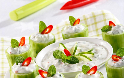 Фаршированные свежие огурцы