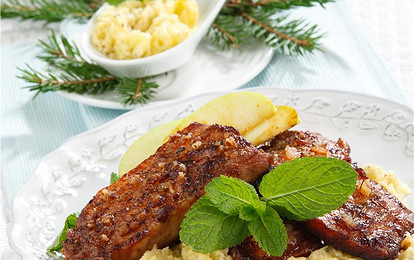 Запеченная свинина с пикантным яблочным соусом