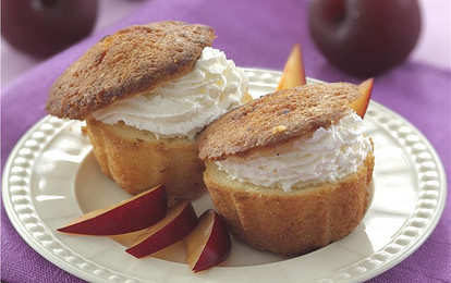 Кексы с яблоками и сливами