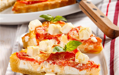 Пирог с помидорами и брынзой