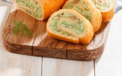 Рыбный рулет из запеченой форели с авокадо