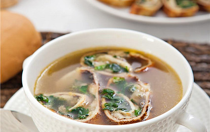 Бульон с рулетиками