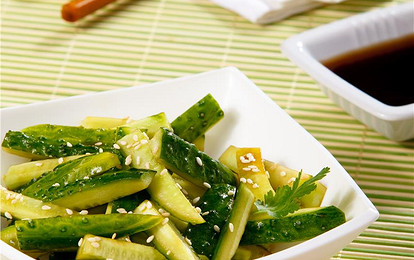 Острые огурчики с кунжутом (корейское кимчхи)