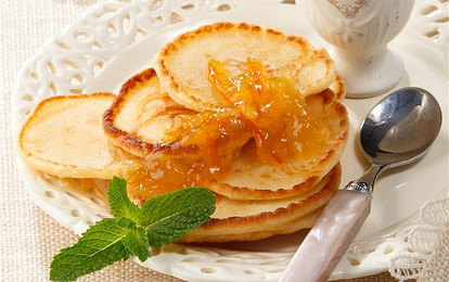 Оладьи с маком под апельсиновым соусом