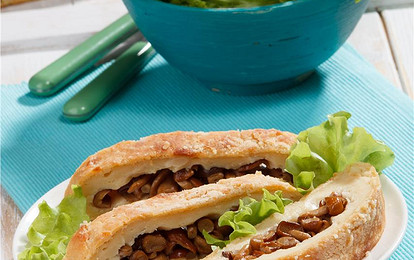 Рулет с опятами